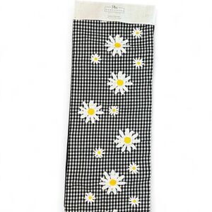 NWT PBS Homegoods Black and‎ white gingham daisy print cotton table runner